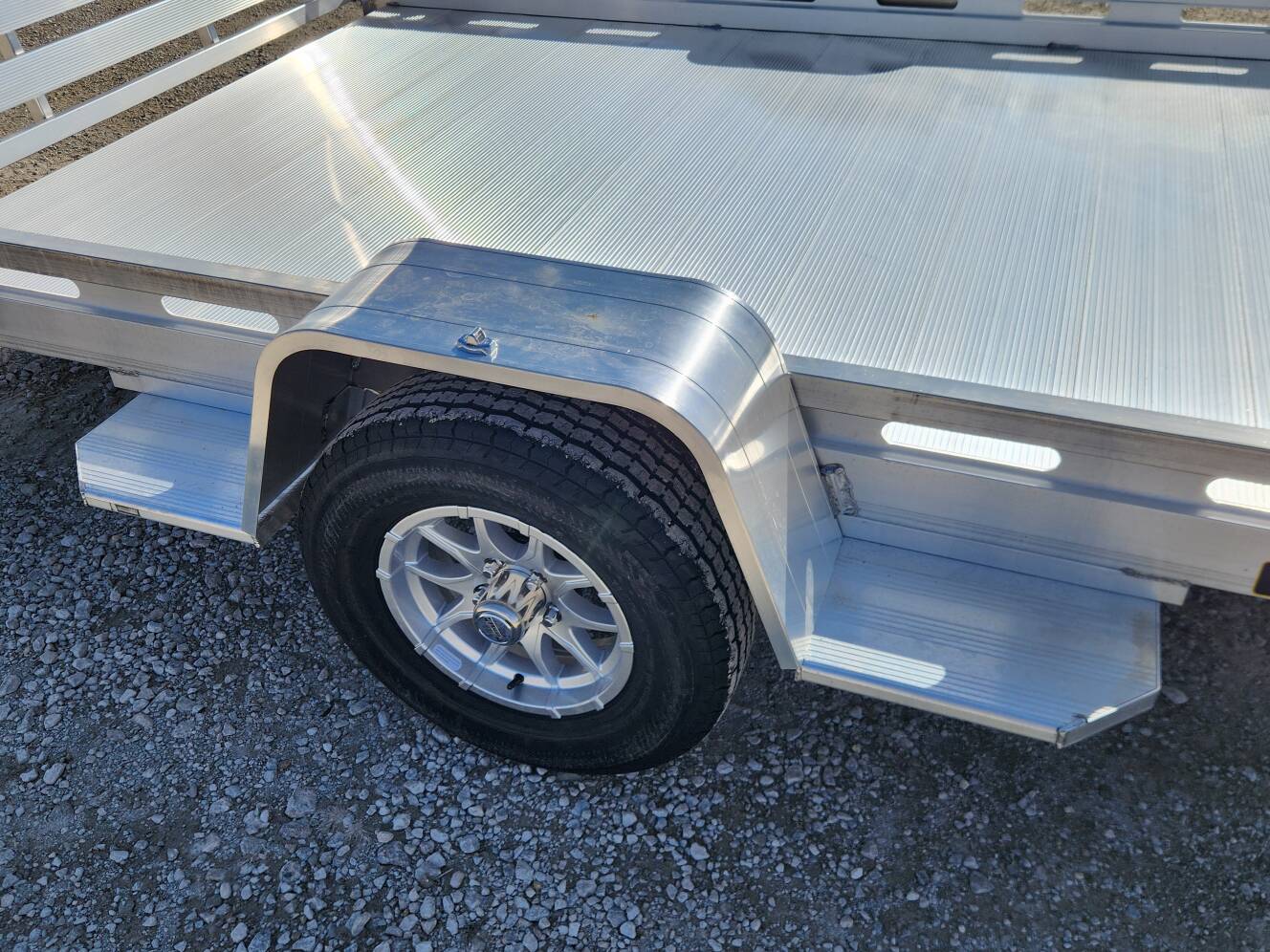 A photo of this 2027 Aluma 7712H