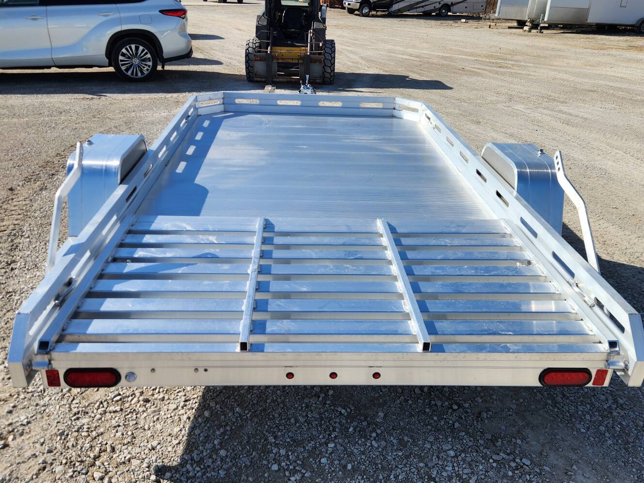 A photo of this 2027 Aluma 7712H