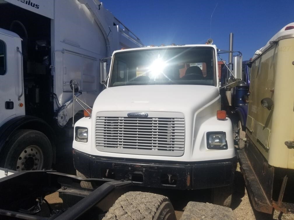 2002 FREIGHTLINER FL70 in Dallas, TX