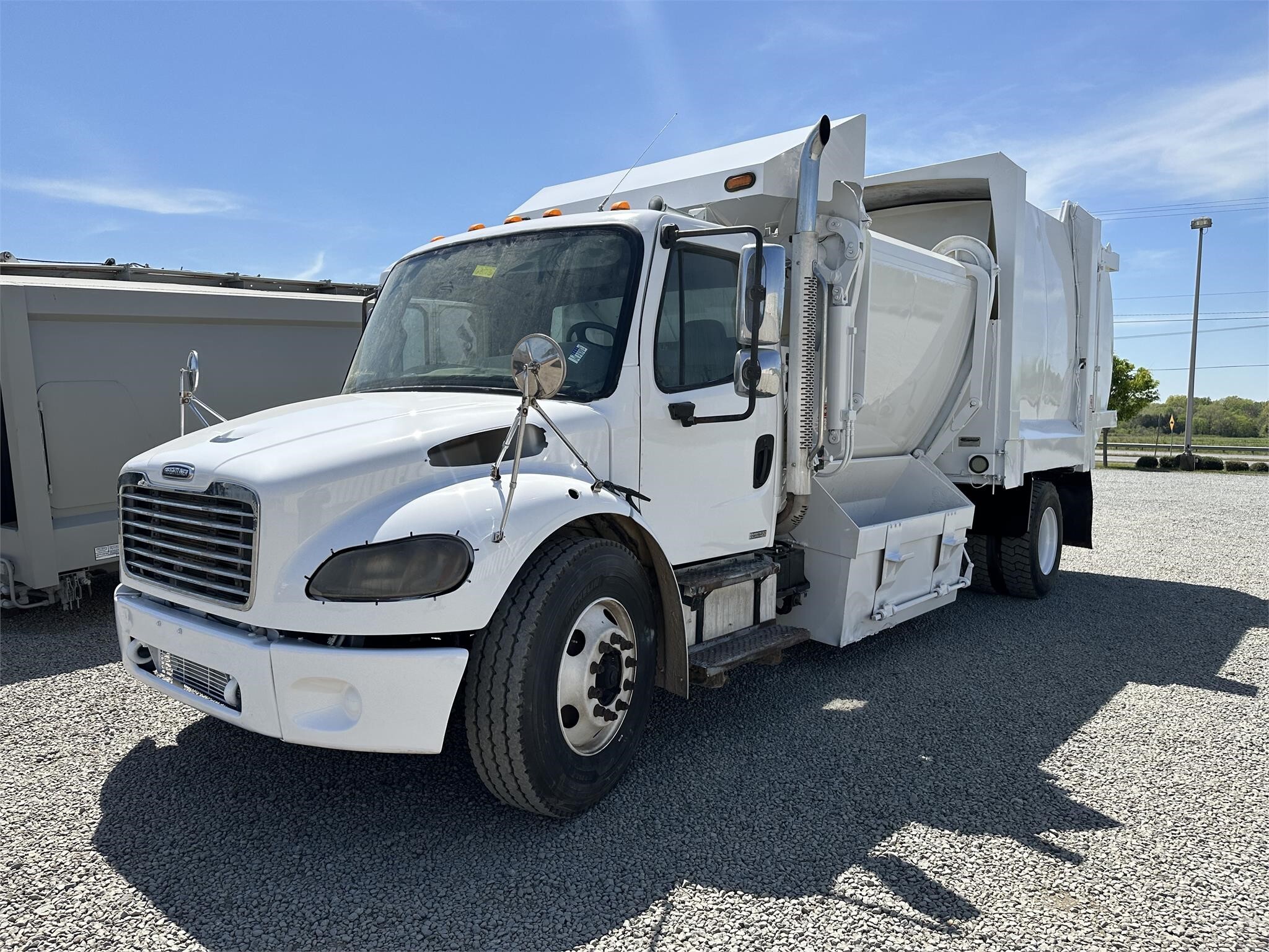 2007 FREIGHTLINER BUSINESS CLASS M2 106 in Bealeton, VA
