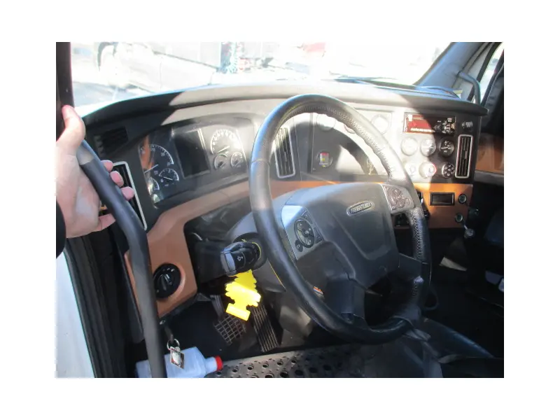 2020 FREIGHTLINER CASCADIA 126