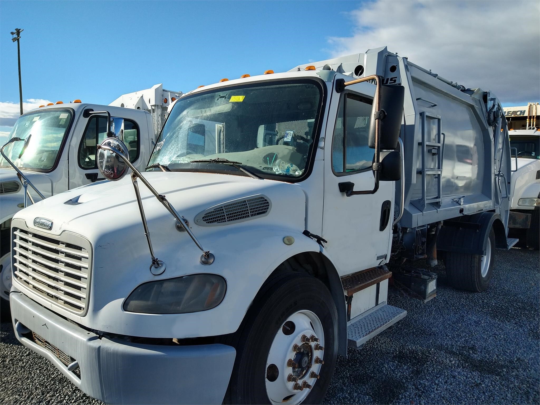 2009 FREIGHTLINER BUSINESS CLASS M2 106 in Bealeton, VA