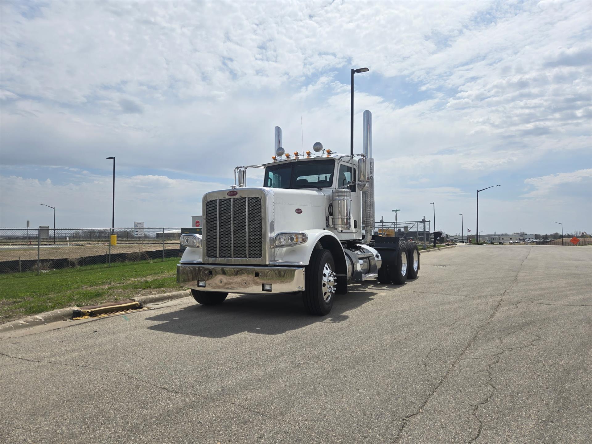 2021 PETERBILT 389 in Stewartville, MN