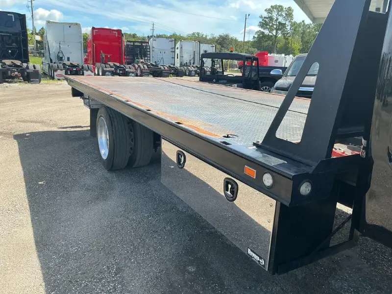 2025 FREIGHTLINER BUSINESS CLASS M2 106
