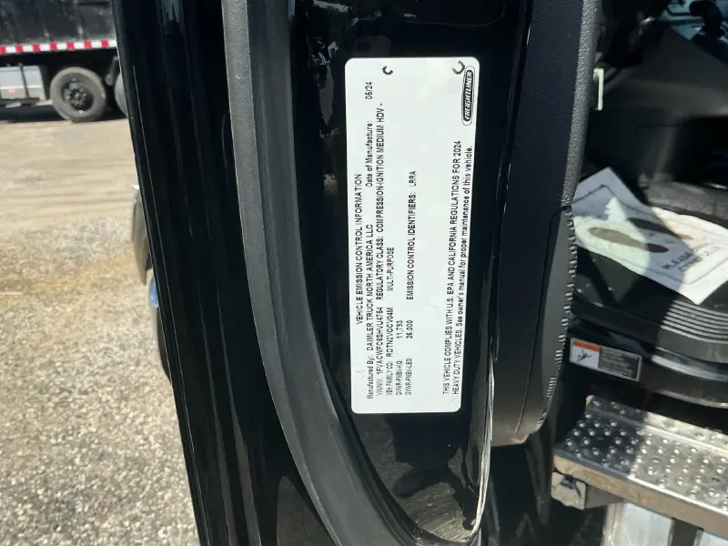2025 FREIGHTLINER BUSINESS CLASS M2 106