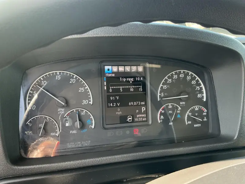 2025 FREIGHTLINER BUSINESS CLASS M2 106