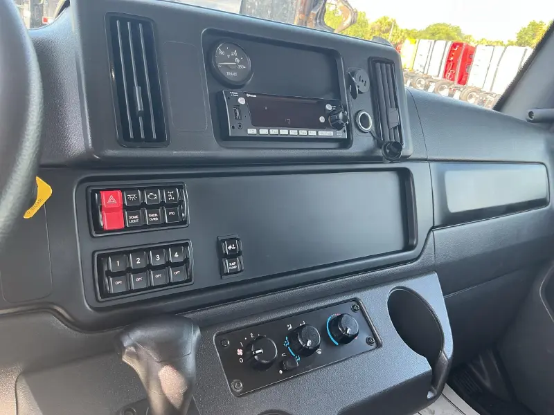 2025 FREIGHTLINER BUSINESS CLASS M2 106