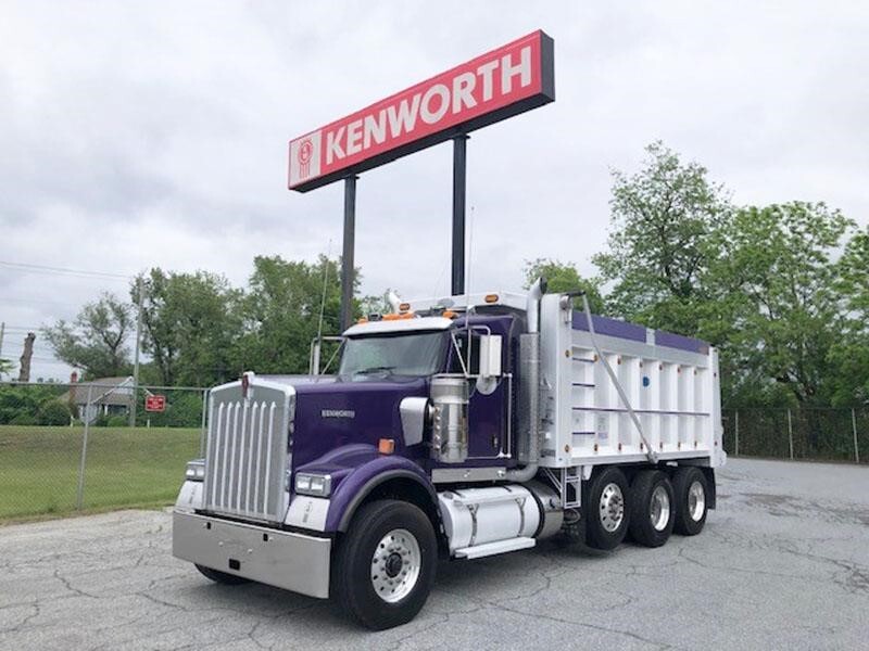 2021 KENWORTH W900 in Coopersburg, PA
