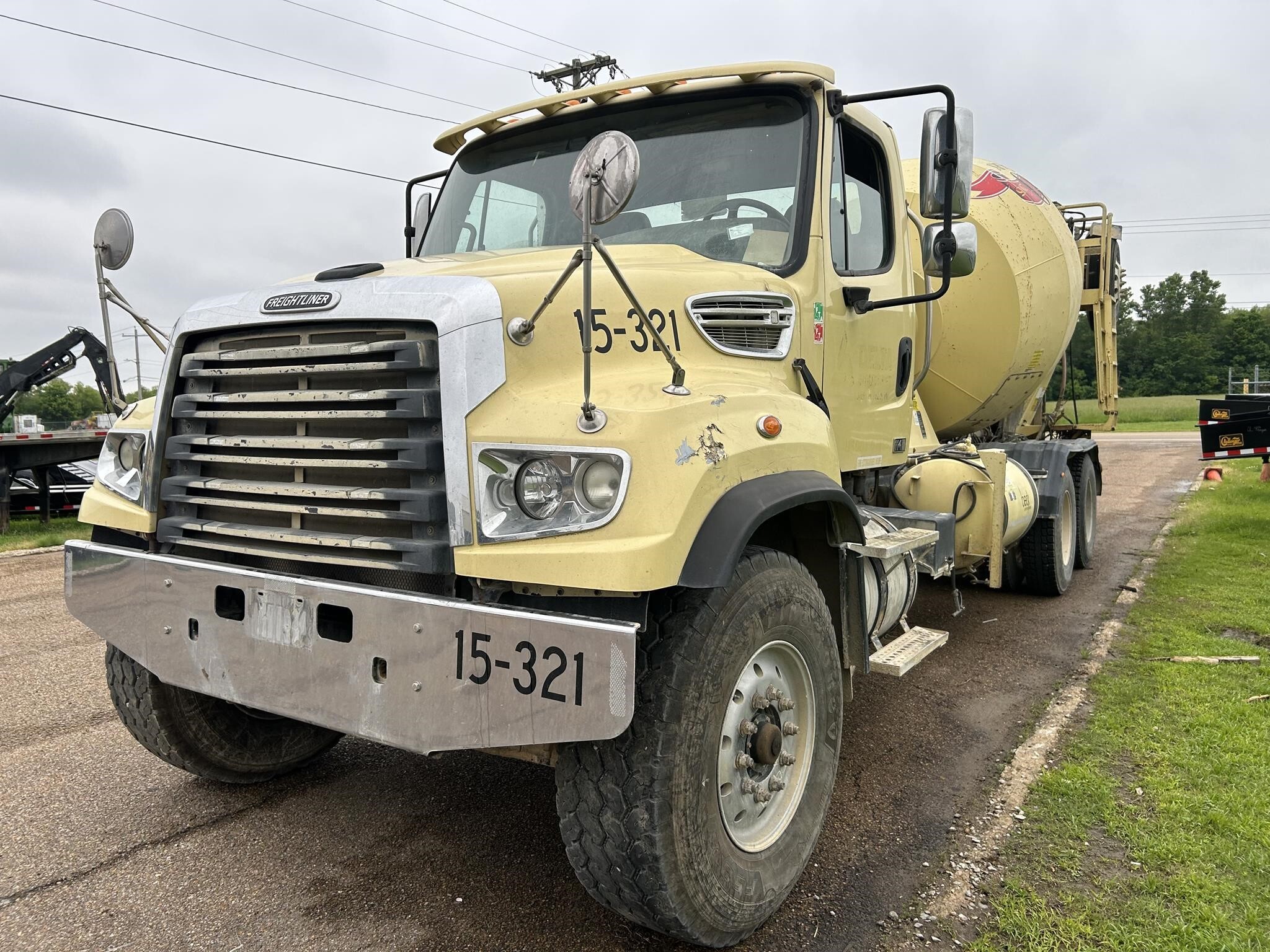 2016 FREIGHTLINER 114 SD in Covington, TN
