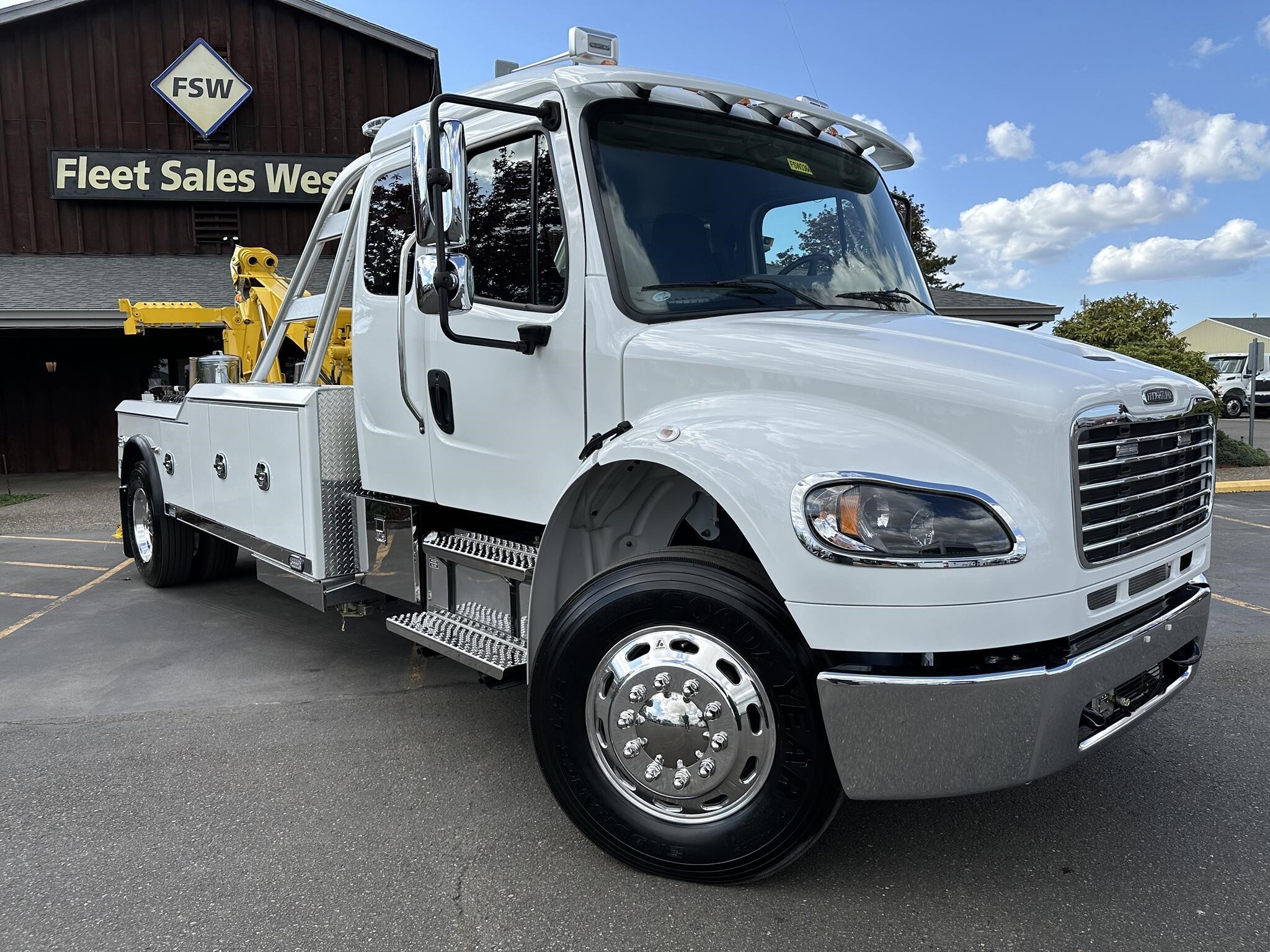 2023 FREIGHTLINER BUSINESS CLASS M2 106 in Woodburn, OR