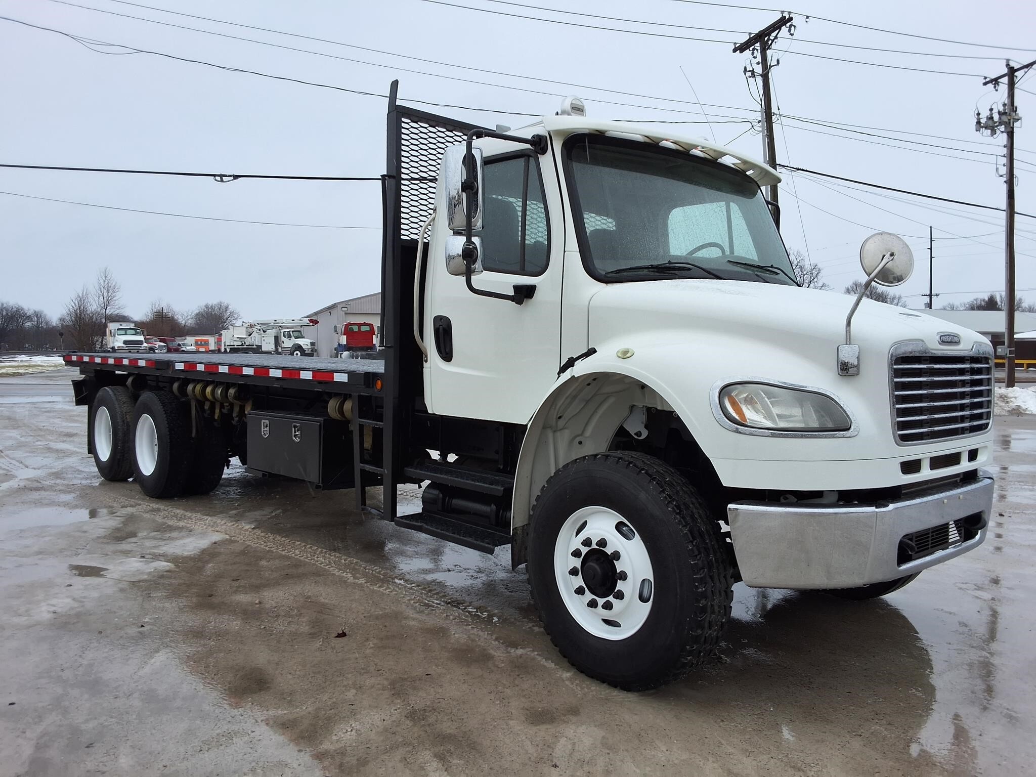 2016 FREIGHTLINER BUSINESS CLASS M2 106 in Fort Wayne, IN