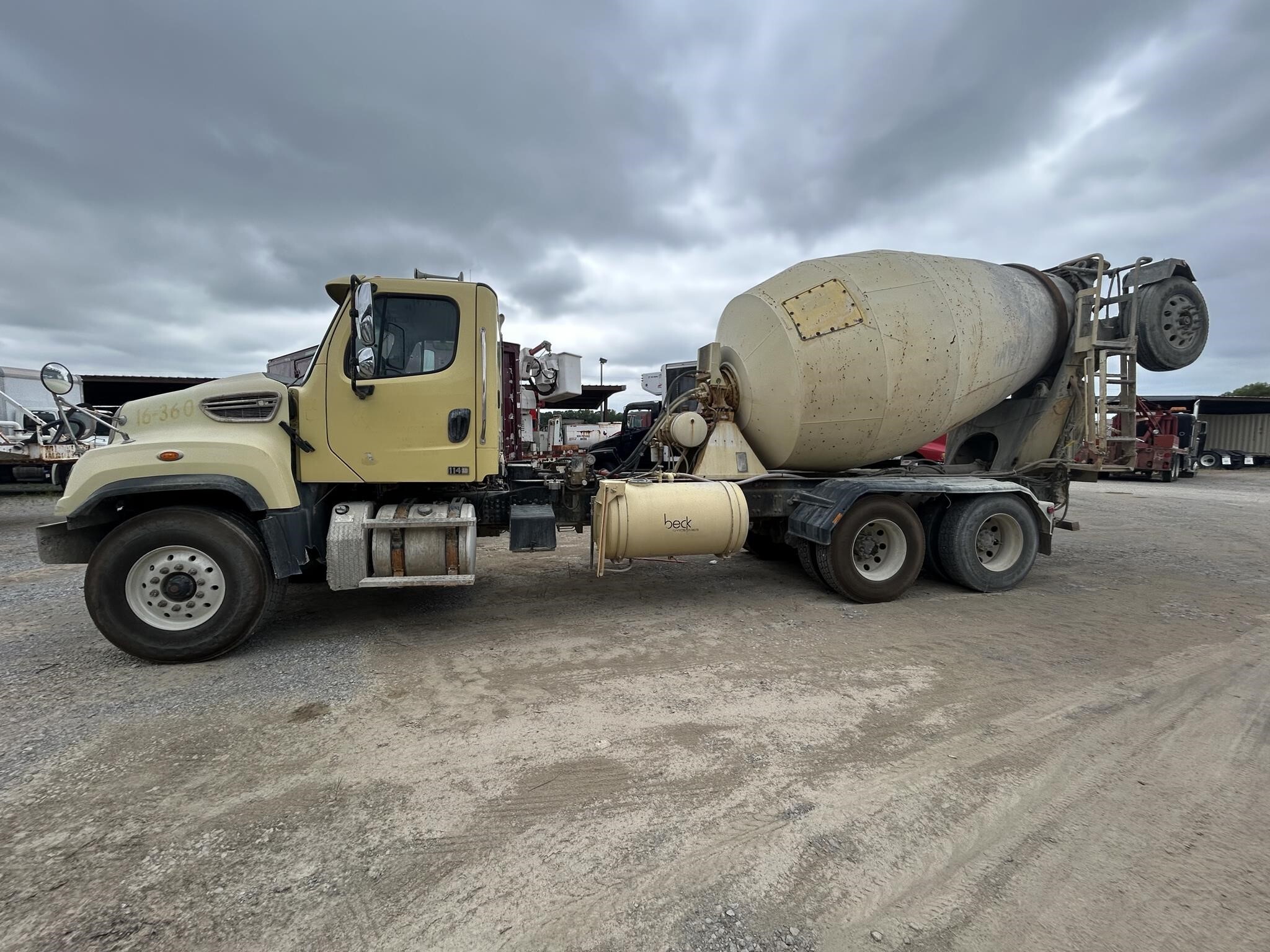 2017 FREIGHTLINER 114SD in Covington, TN