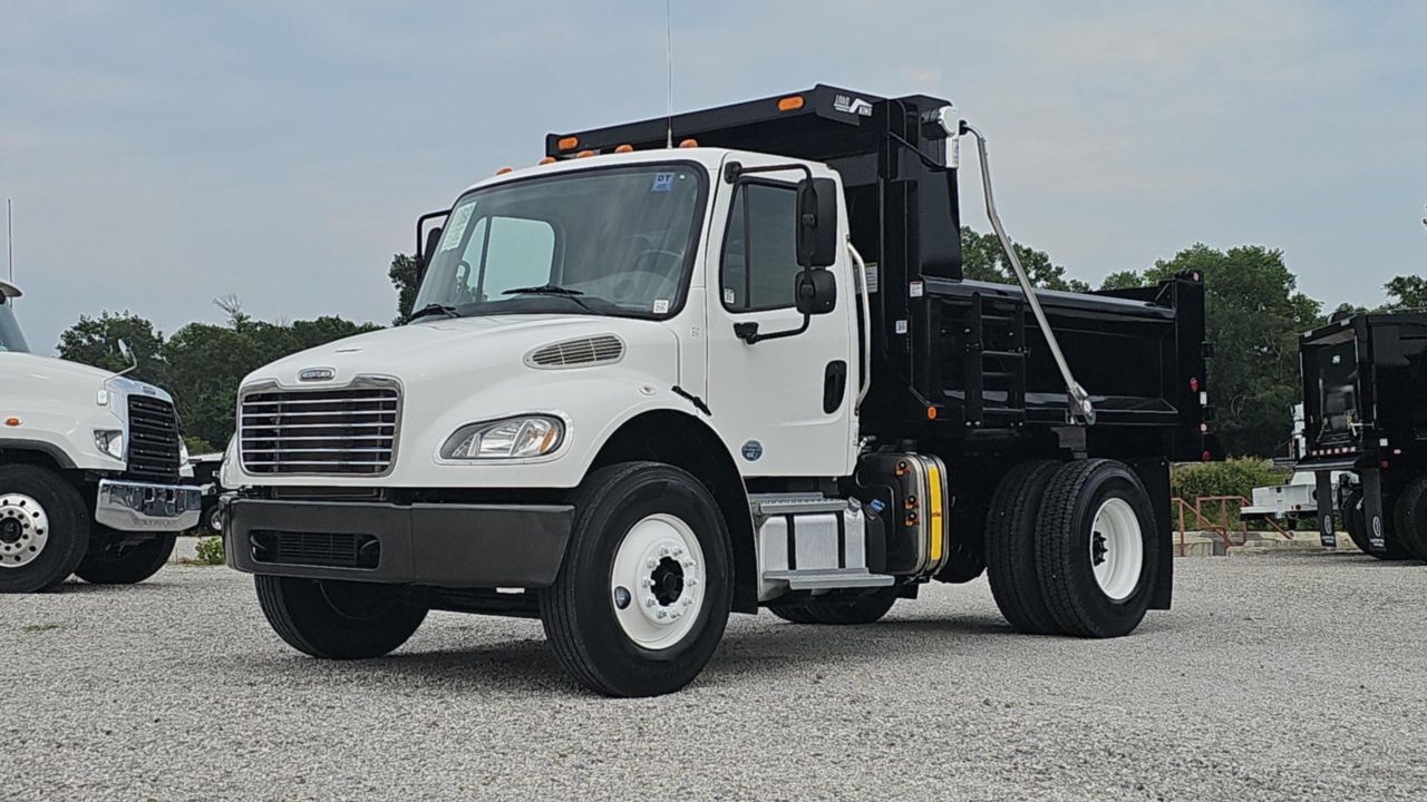 2017 FREIGHTLINER BUSINESS CLASS M2 106 in Decatur, GA