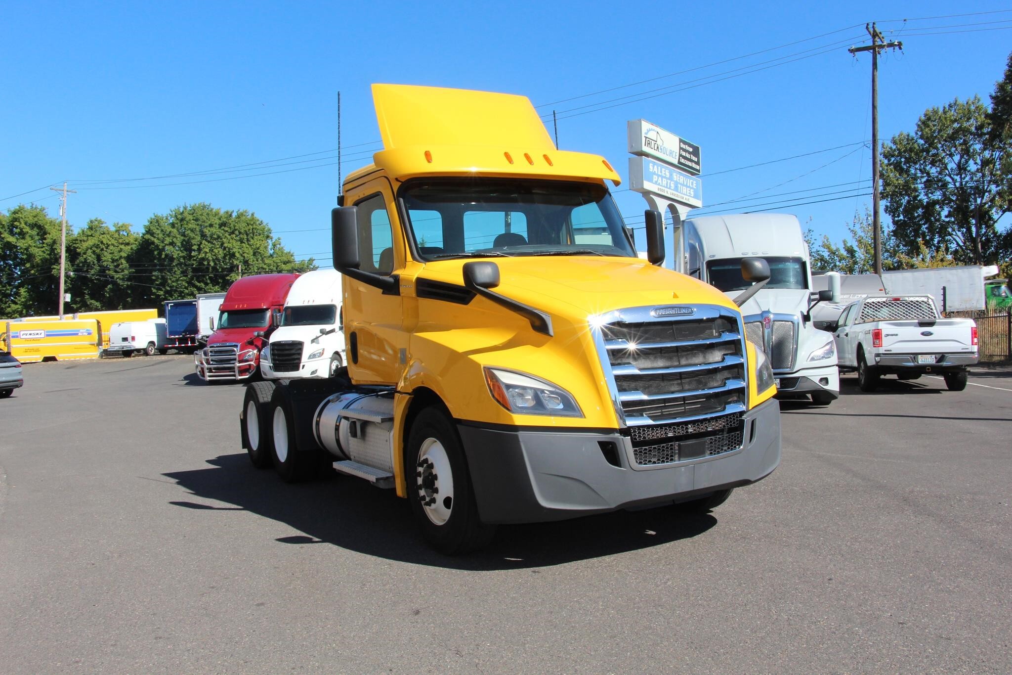 2020 FREIGHTLINER CASCADIA 126 in Portland, OR