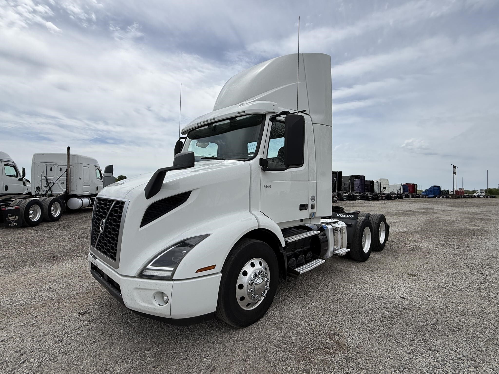 2021 VOLVO VNR42T300 in Eastland, TX