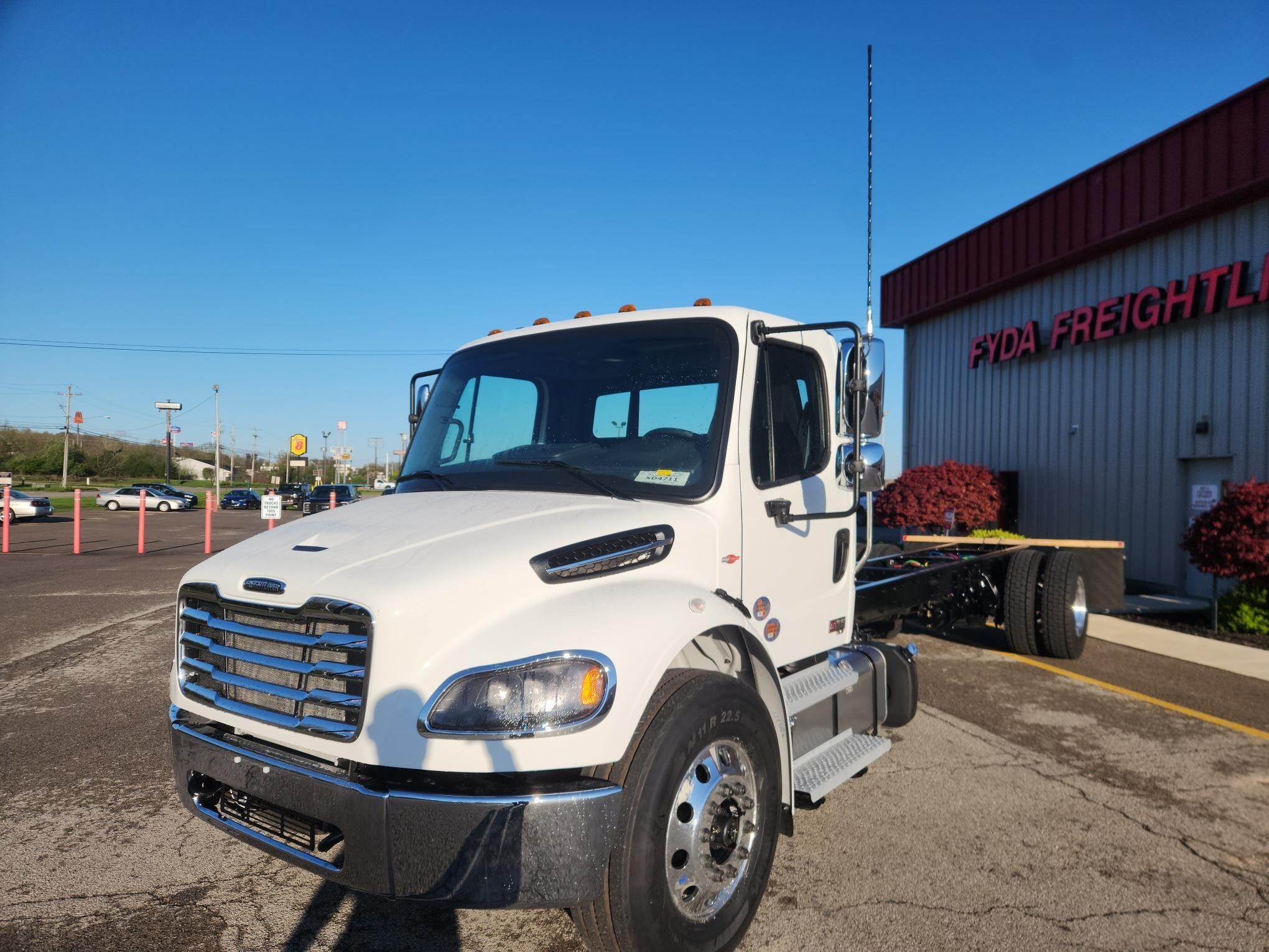2026 FREIGHTLINER BUSINESS CLASS M2 106 PLUS in Youngstown, OH