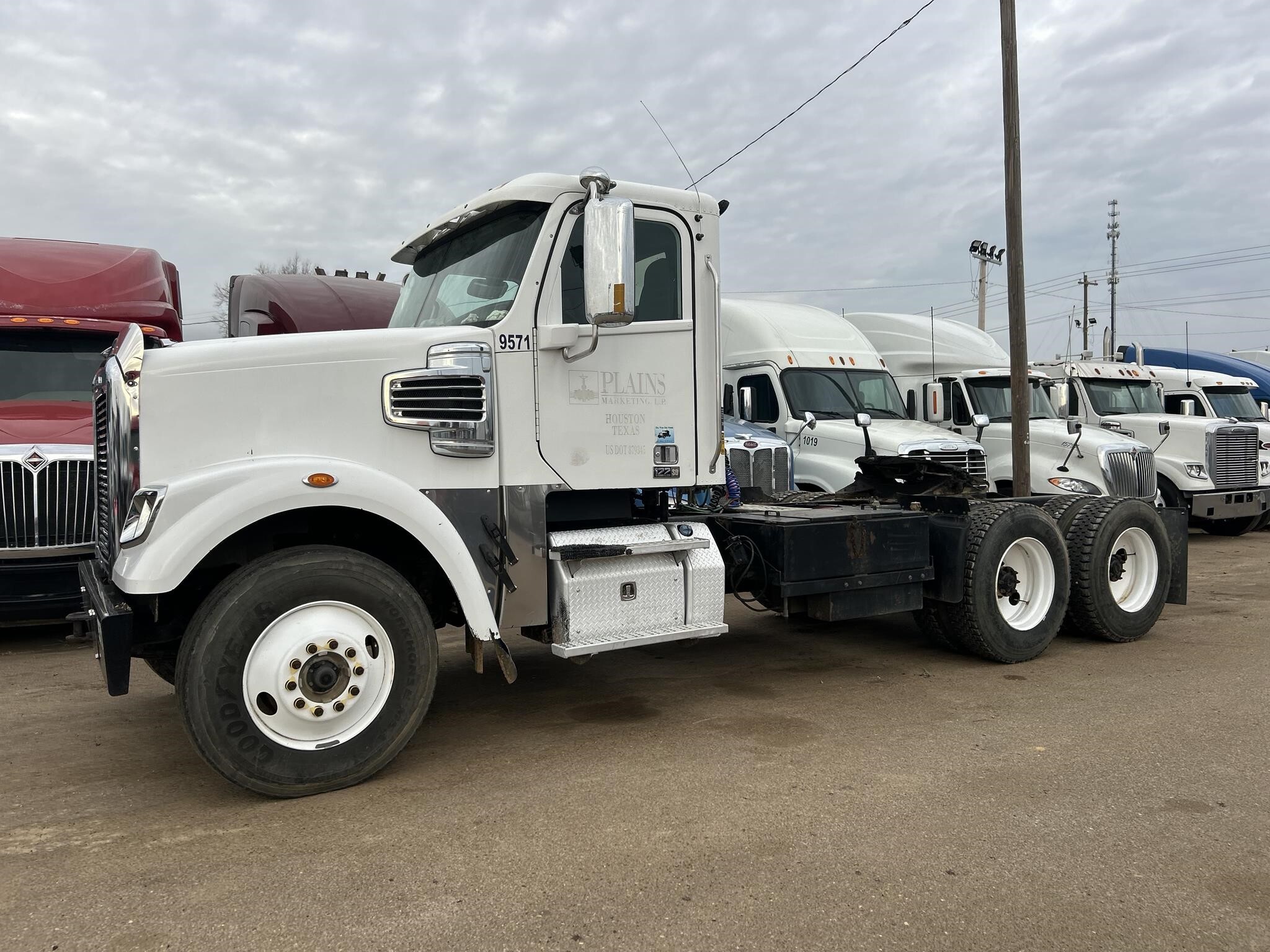 2015 FREIGHTLINER 122 SD in Covington, TN