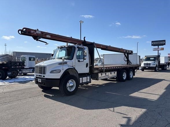 2015 FREIGHTLINER BUSINESS CLASS M2 106 in Oak Creek, WI