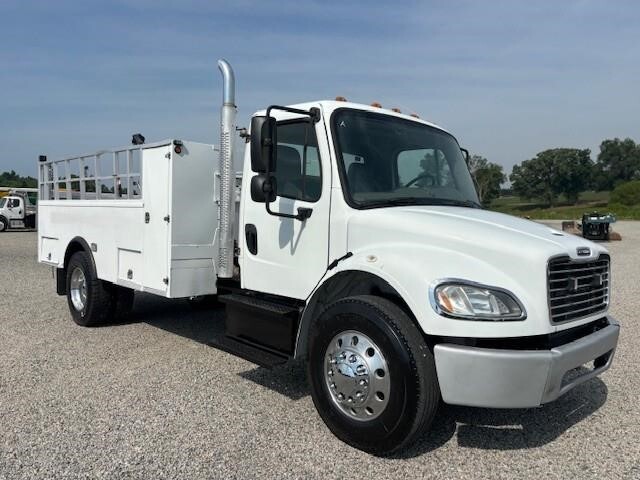 2016 FREIGHTLINER BUSINESS CLASS M2 106 in Chatham, VA