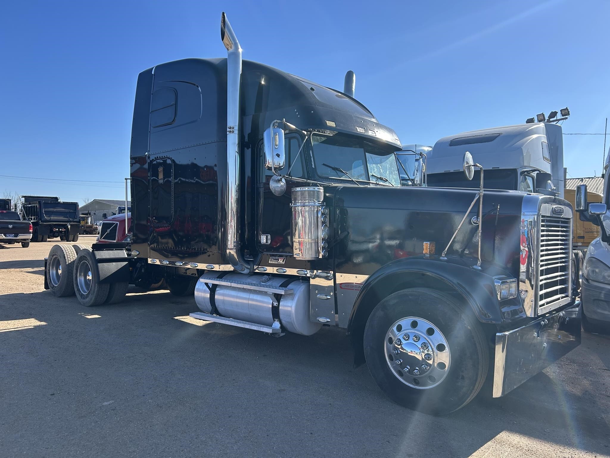2006 FREIGHTLINER COLUMBIA in Covington, TN