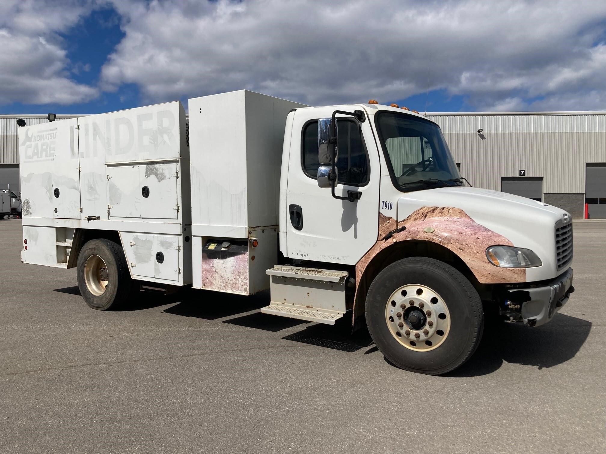 2016 FREIGHTLINER BUSINESS CLASS M2 106 in Chatham, VA