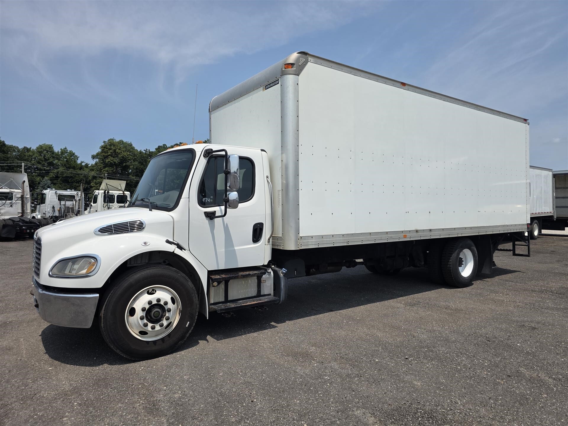 2013 FREIGHTLINER BUSINESS CLASS M2 106 in Laotto, IN