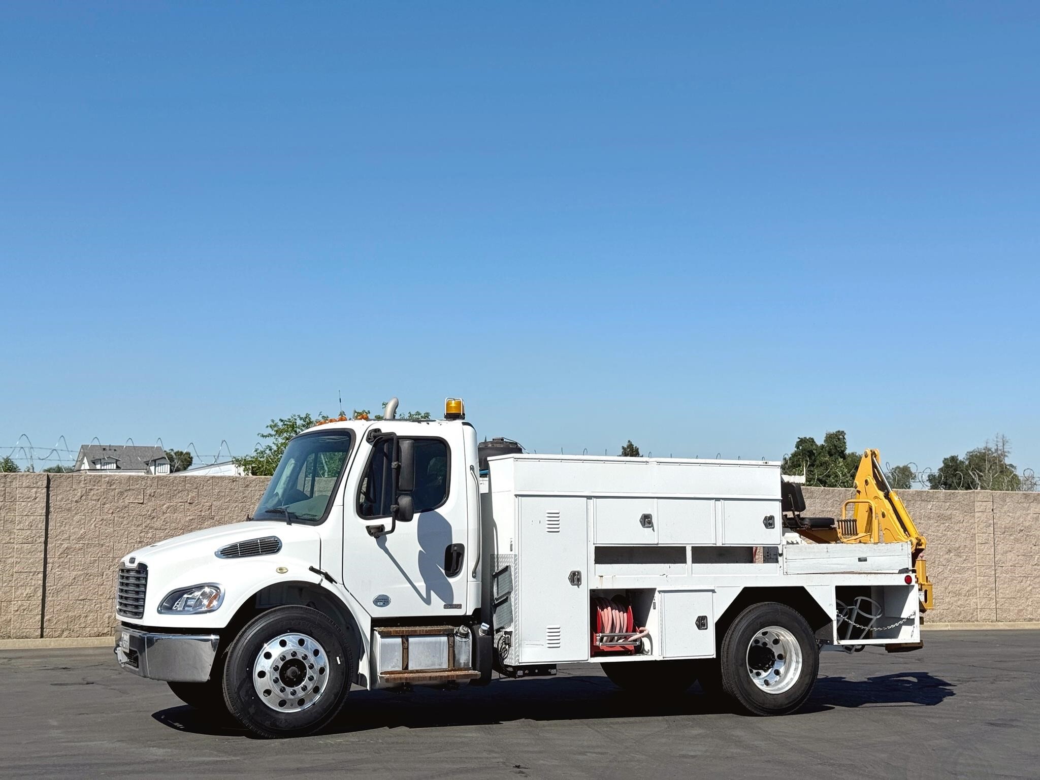 2012 FREIGHTLINER BUSINESS CLASS M2 106 in Sacramento, CA
