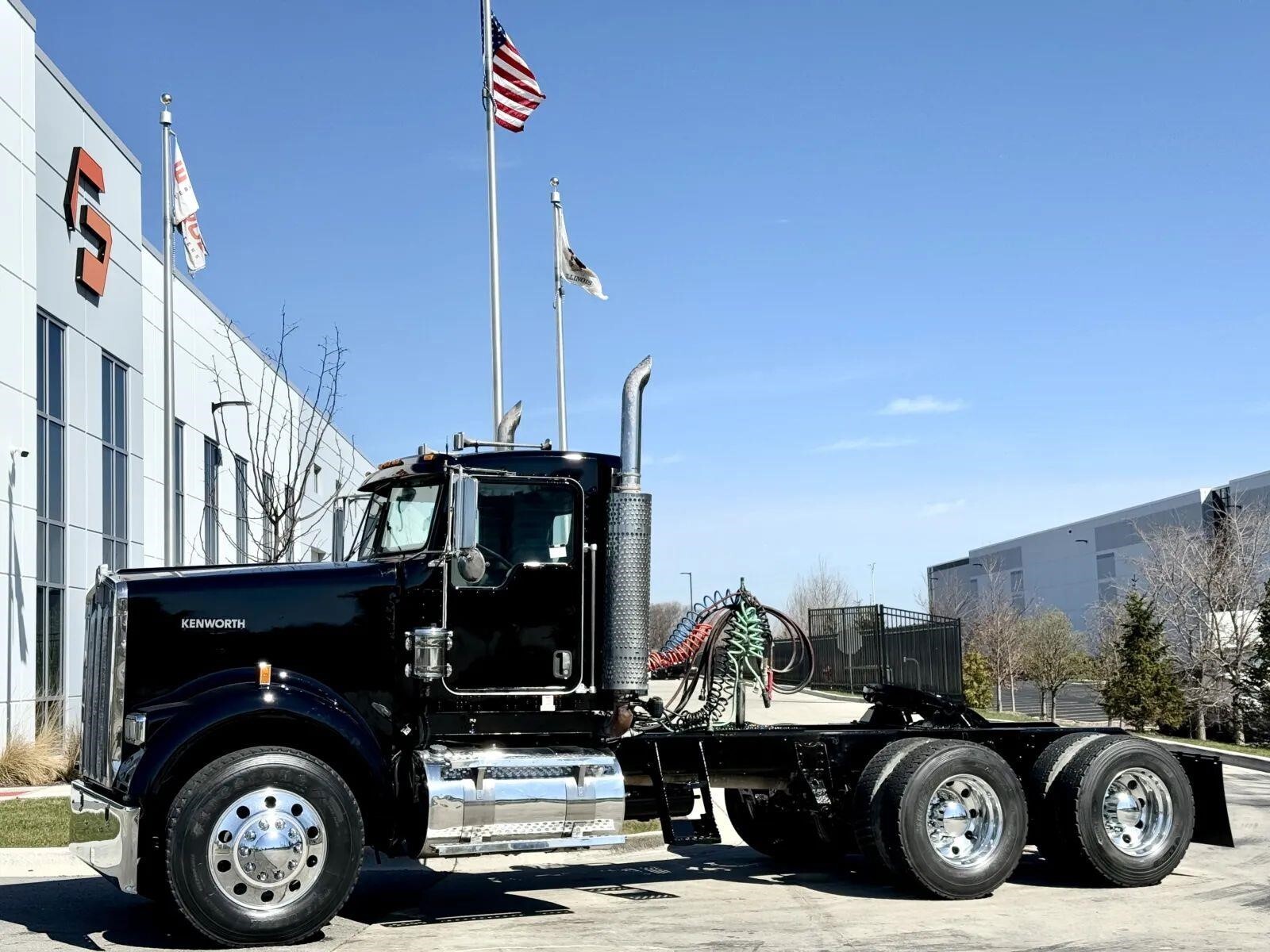 2007 KENWORTH W900 in New Lenox, IL