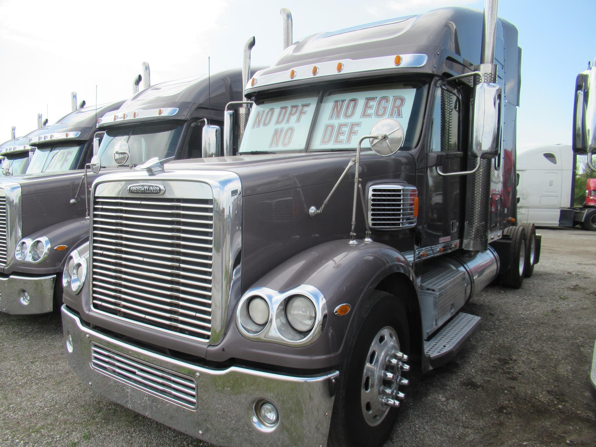 2020 FREIGHTLINER CORONADO 132 in Alsip, IL