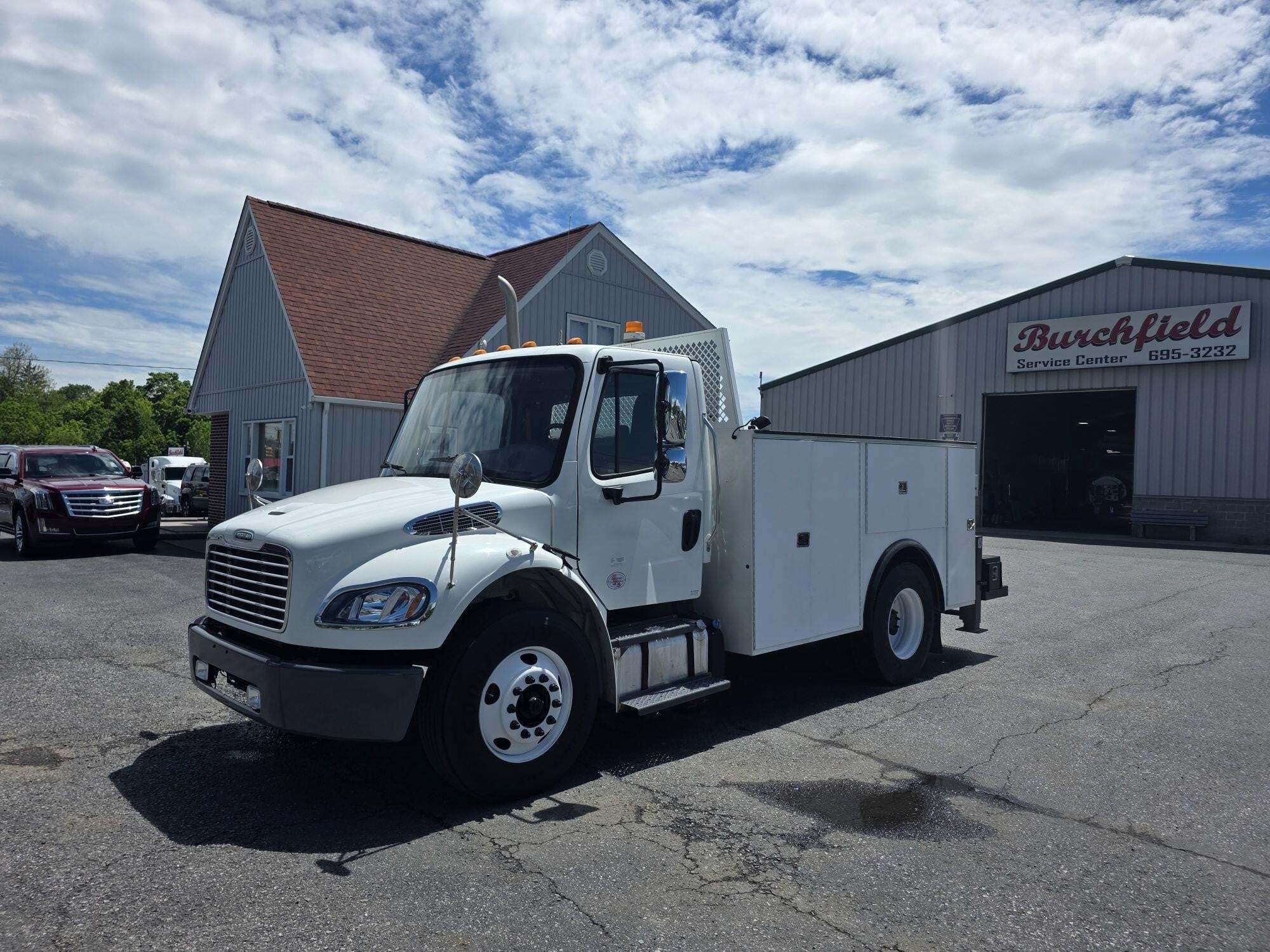 2017 FREIGHTLINER BUSINESS CLASS M2 106 in Duncansville, PA