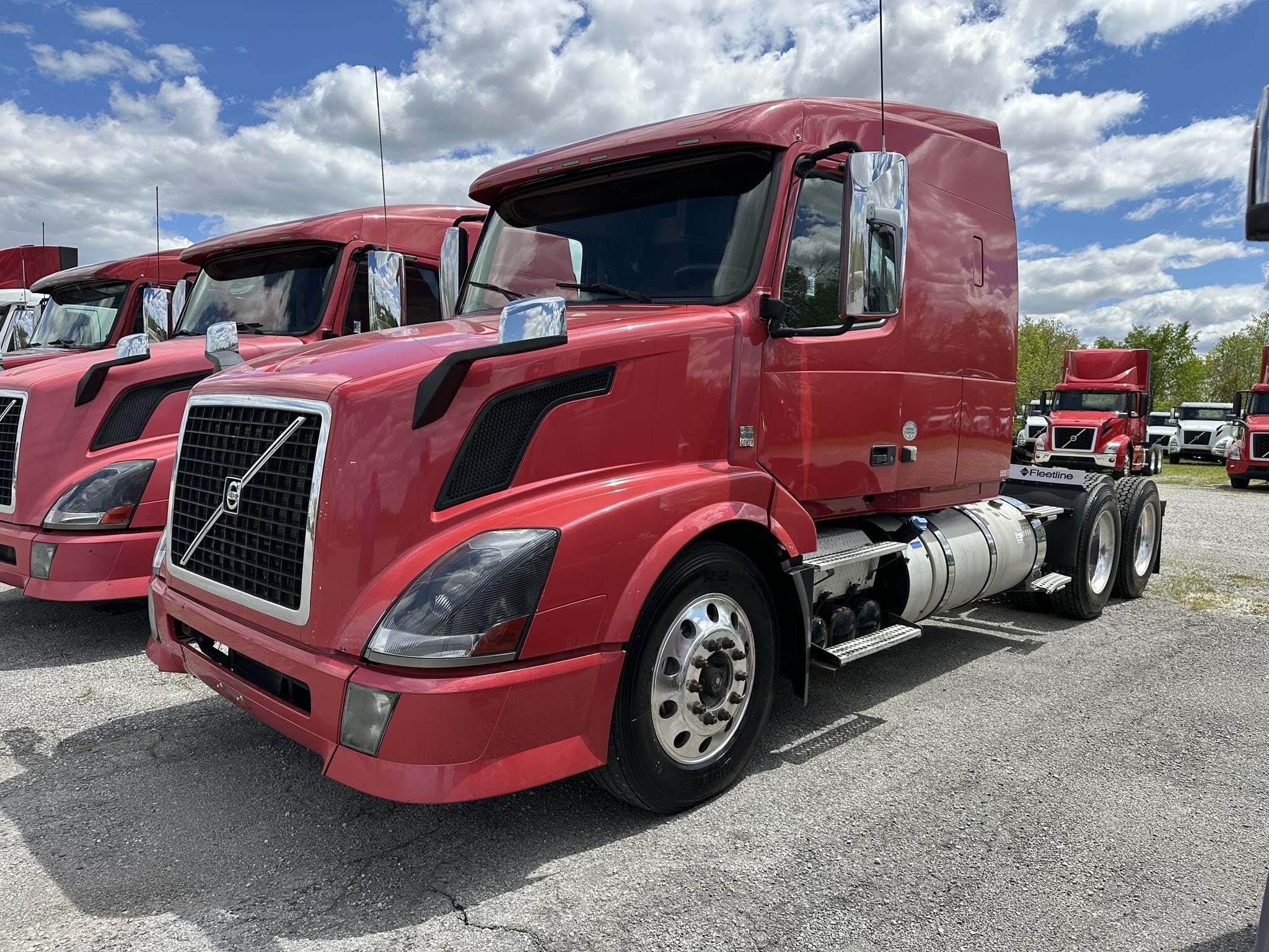 2015 VOLVO VNL64T630 in Defiance, OH