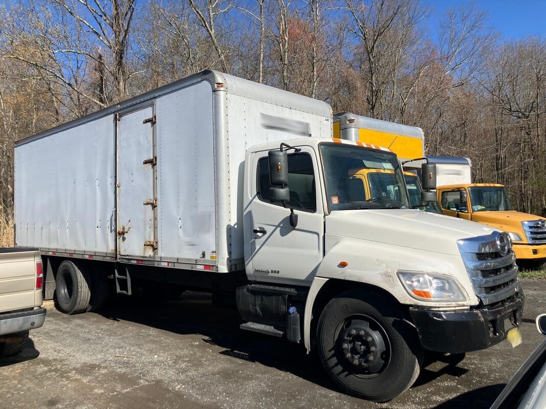 2015 HINO 268A in Pittsville, MD