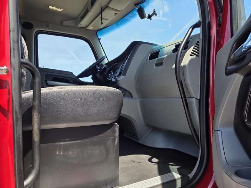 2022 KENWORTH T880