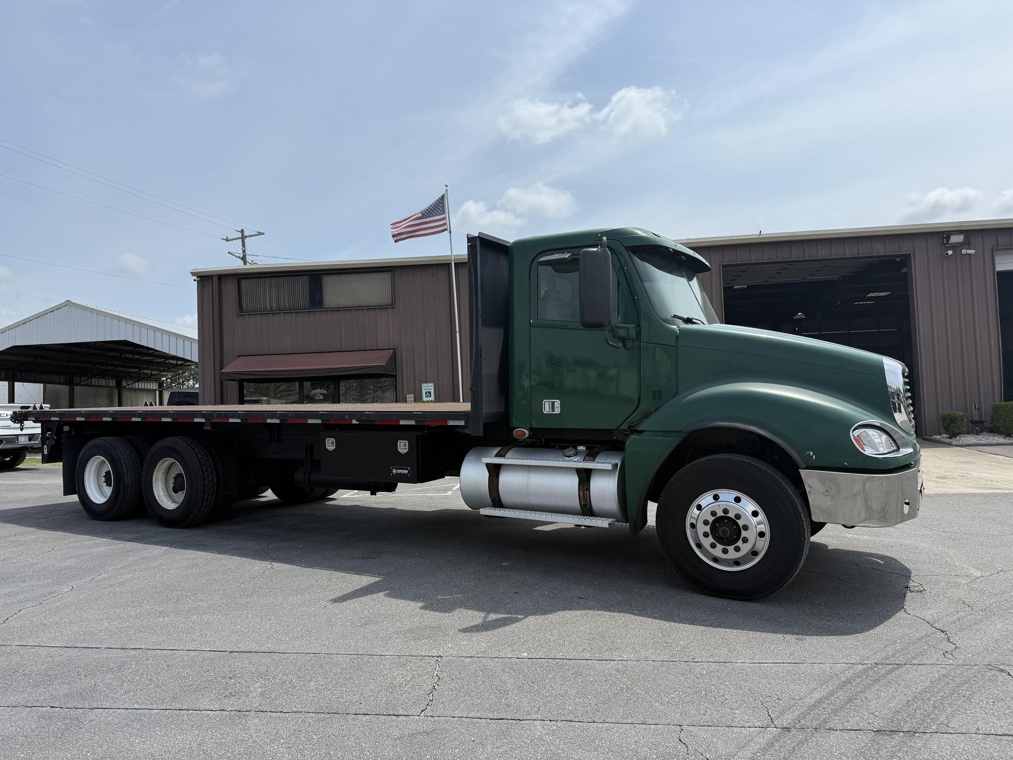 2014 FREIGHTLINER COLUMBIA in Wilmington, NC