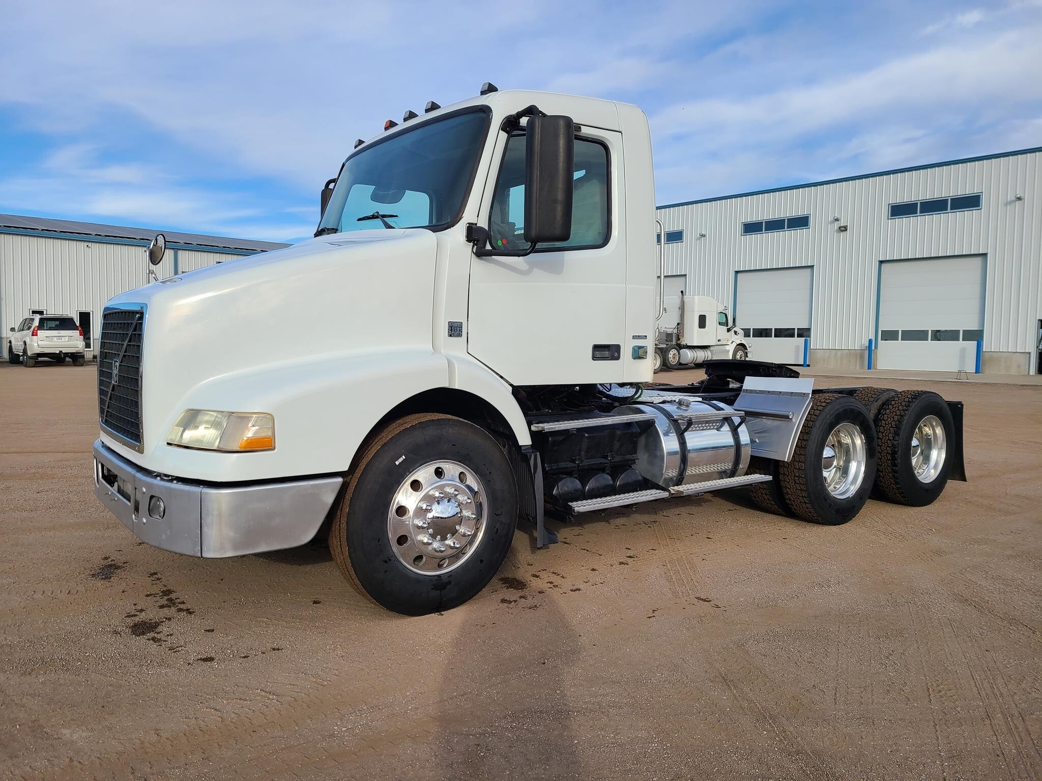 2008 VOLVO VNM42T200 in Sawyer, KS