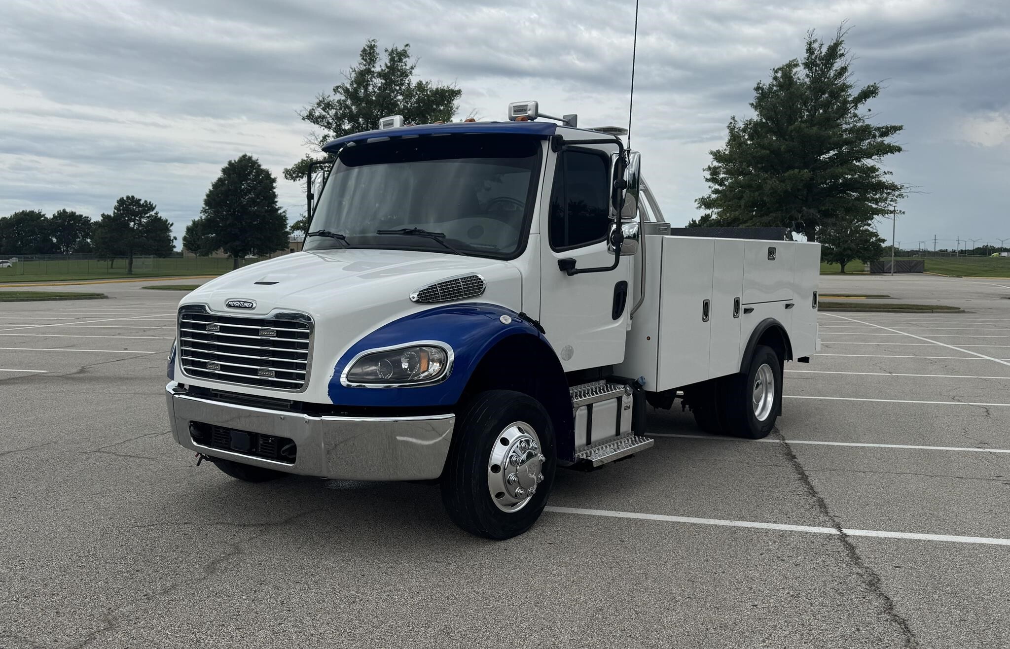 2023 FREIGHTLINER BUSINESS CLASS M2 106 in Olathe, KS