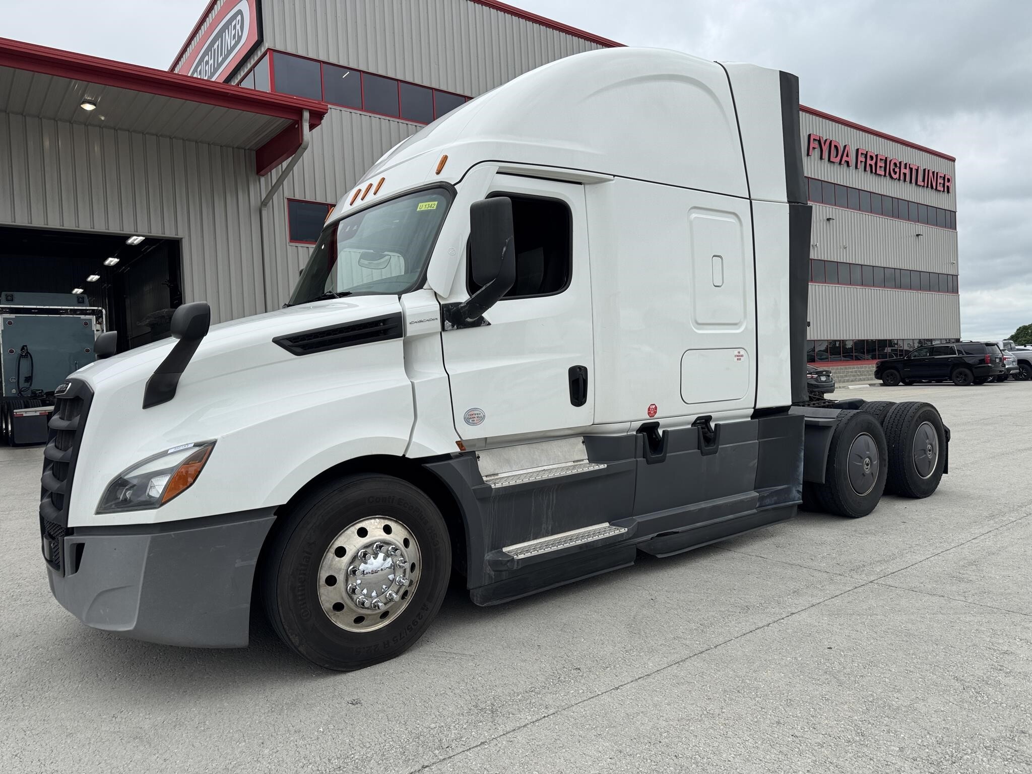 2022 FREIGHTLINER CASCADIA 126 in West Jefferson, OH