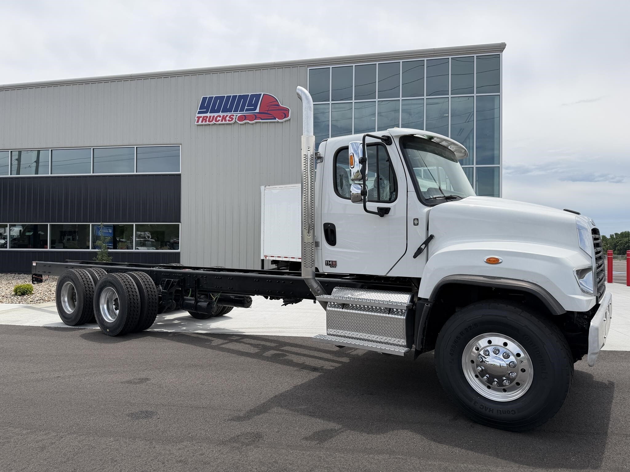 2027 FREIGHTLINER 114SD in Canton, OH