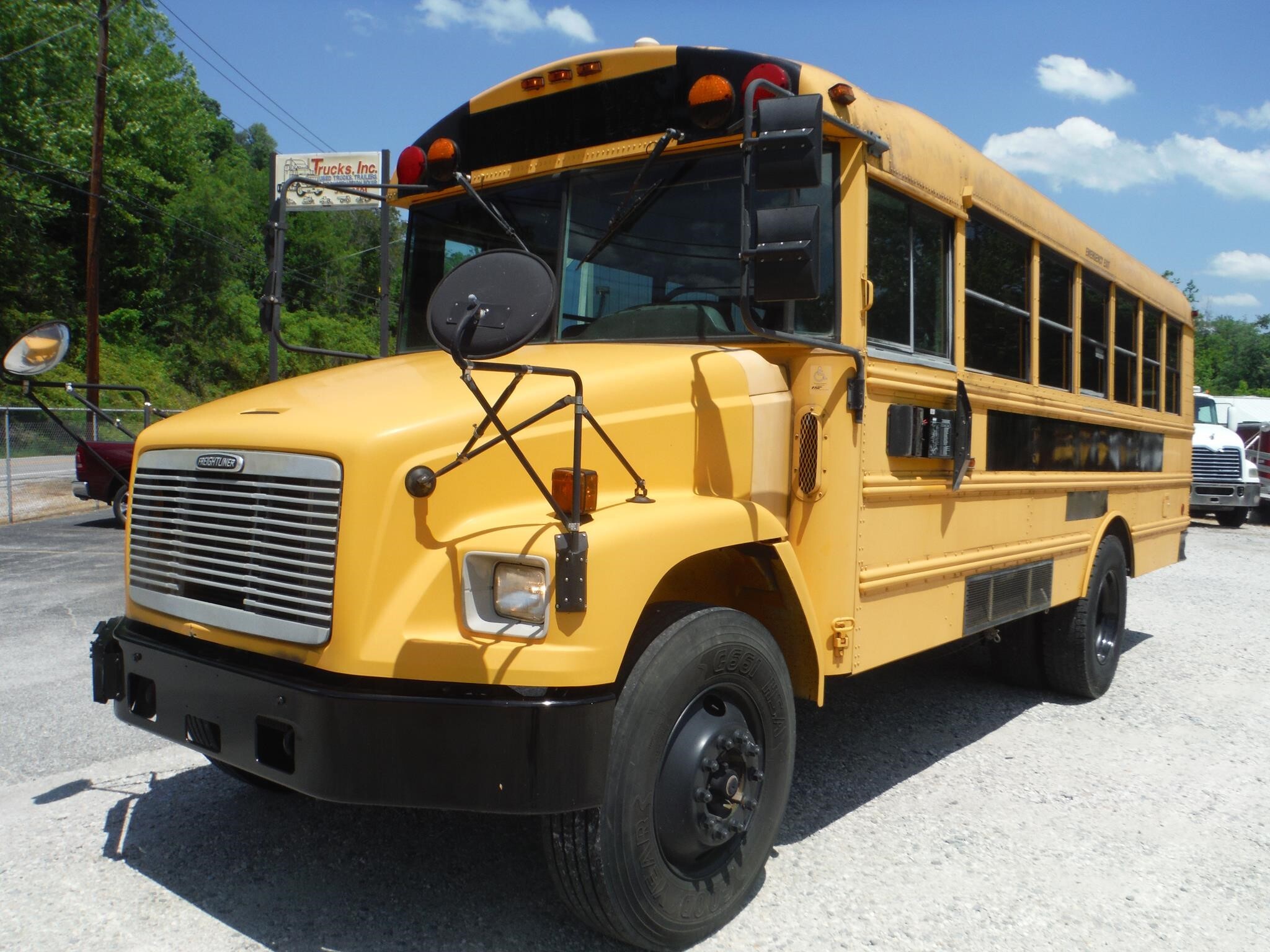 2001 FREIGHTLINER FS65 in Charleston, WV