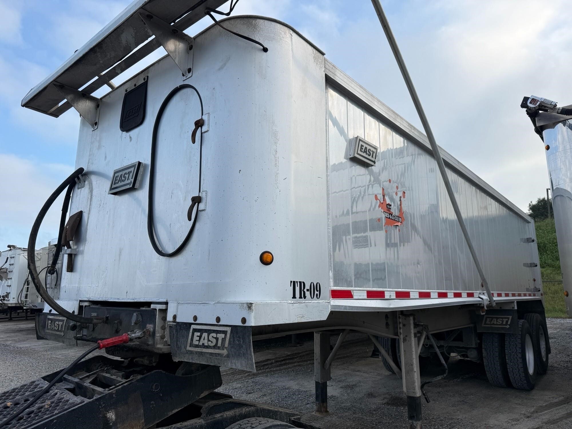 2017 EAST 28' X 96" X 60" FRAME GENESIS DUMP in Spartanburg, SC