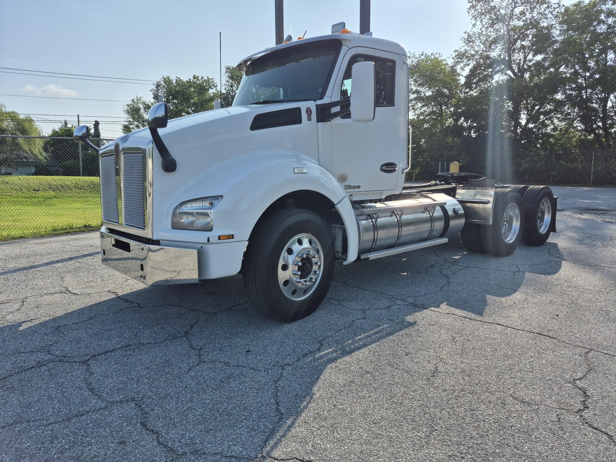 2017 KENWORTH T880 in Coopersburg, PA