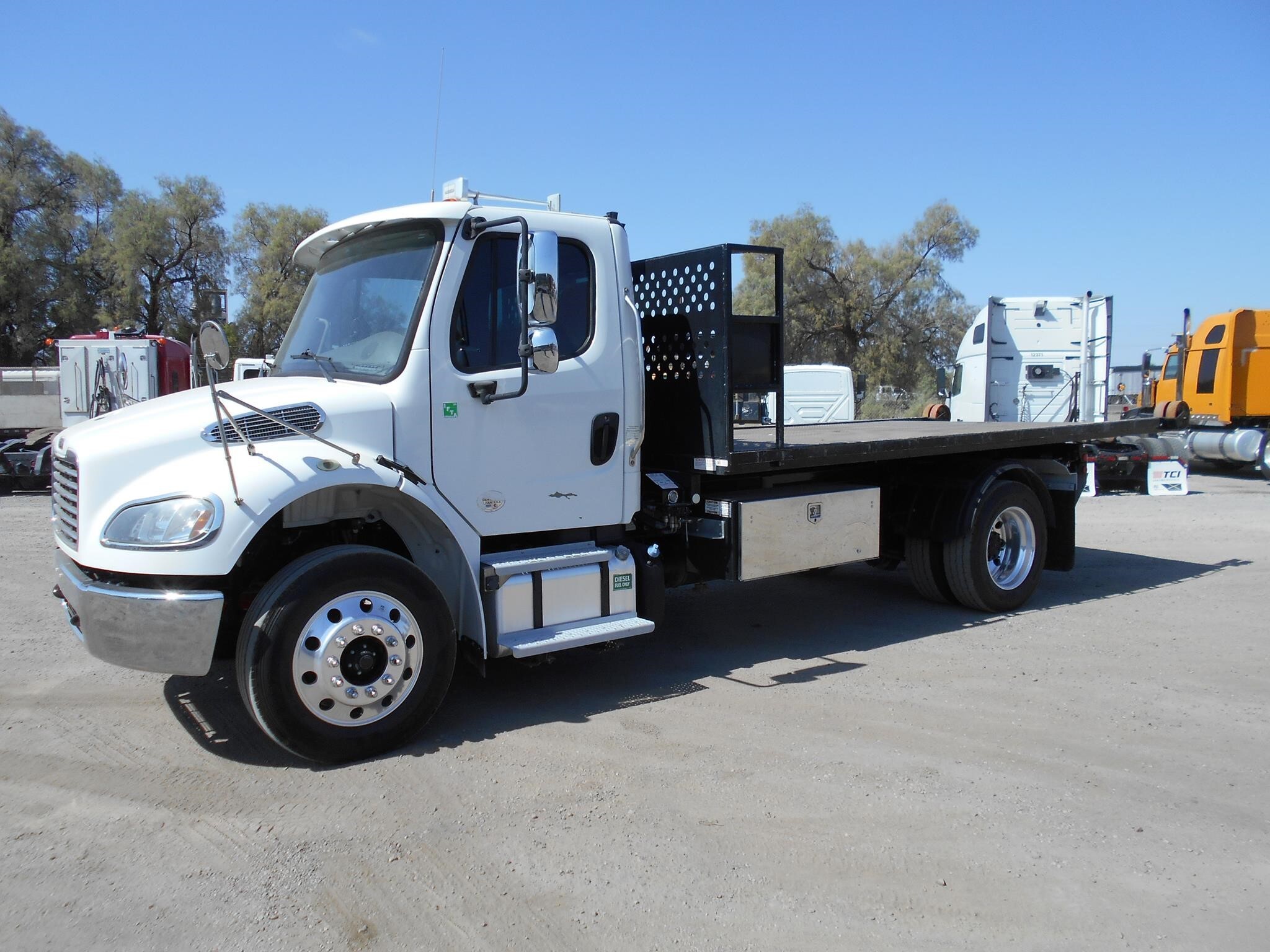 2018 FREIGHTLINER BUSINESS CLASS M2 106 in Tucson, AZ