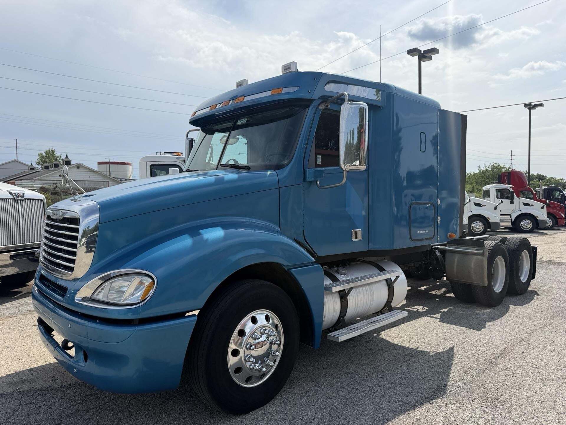 2015 FREIGHTLINER COLUMBIA in Fort Wayne, IN