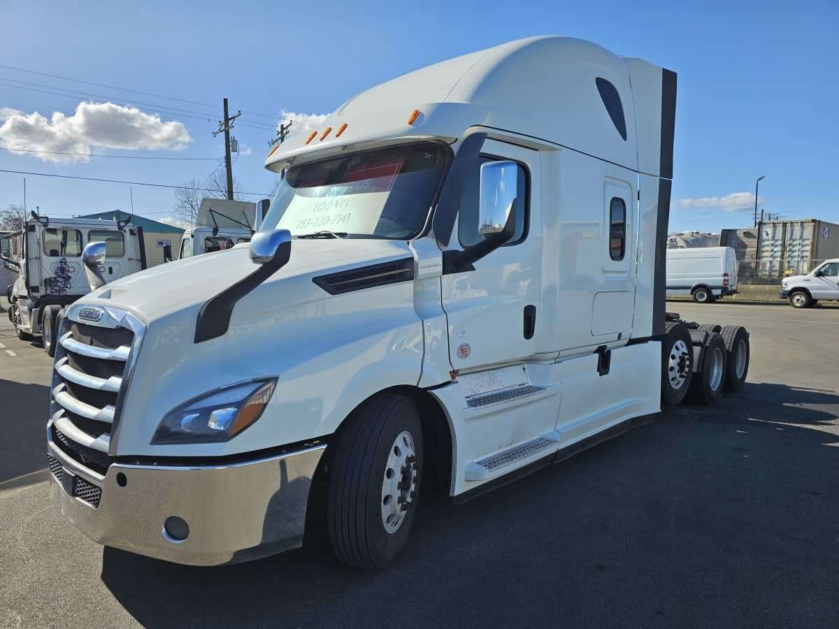 2020 FREIGHTLINER CASCADIA 126 in Tacoma, WA