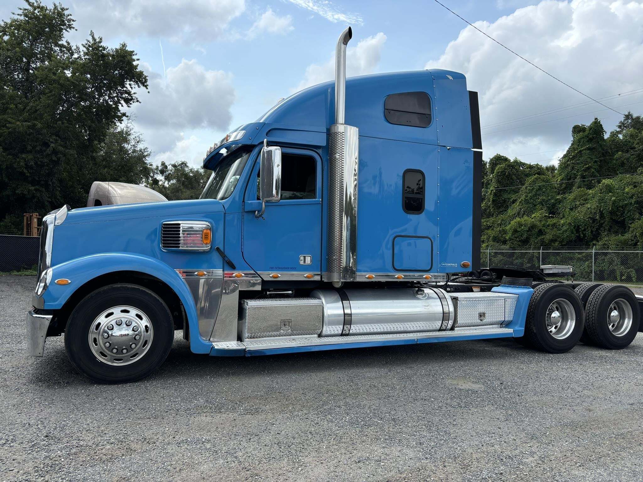 2013 FREIGHTLINER CORONADO 132 in Citra, FL