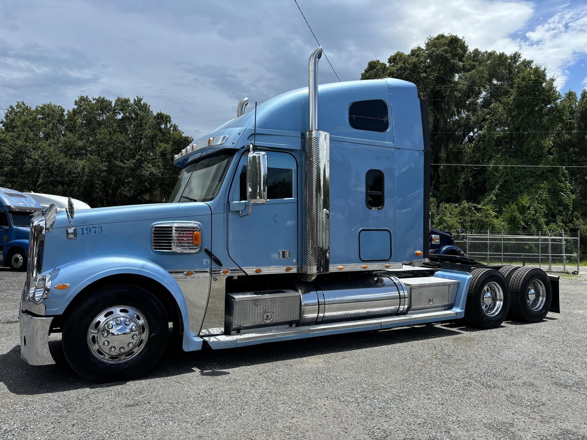 2015 FREIGHTLINER CORONADO 132 in Citra, FL