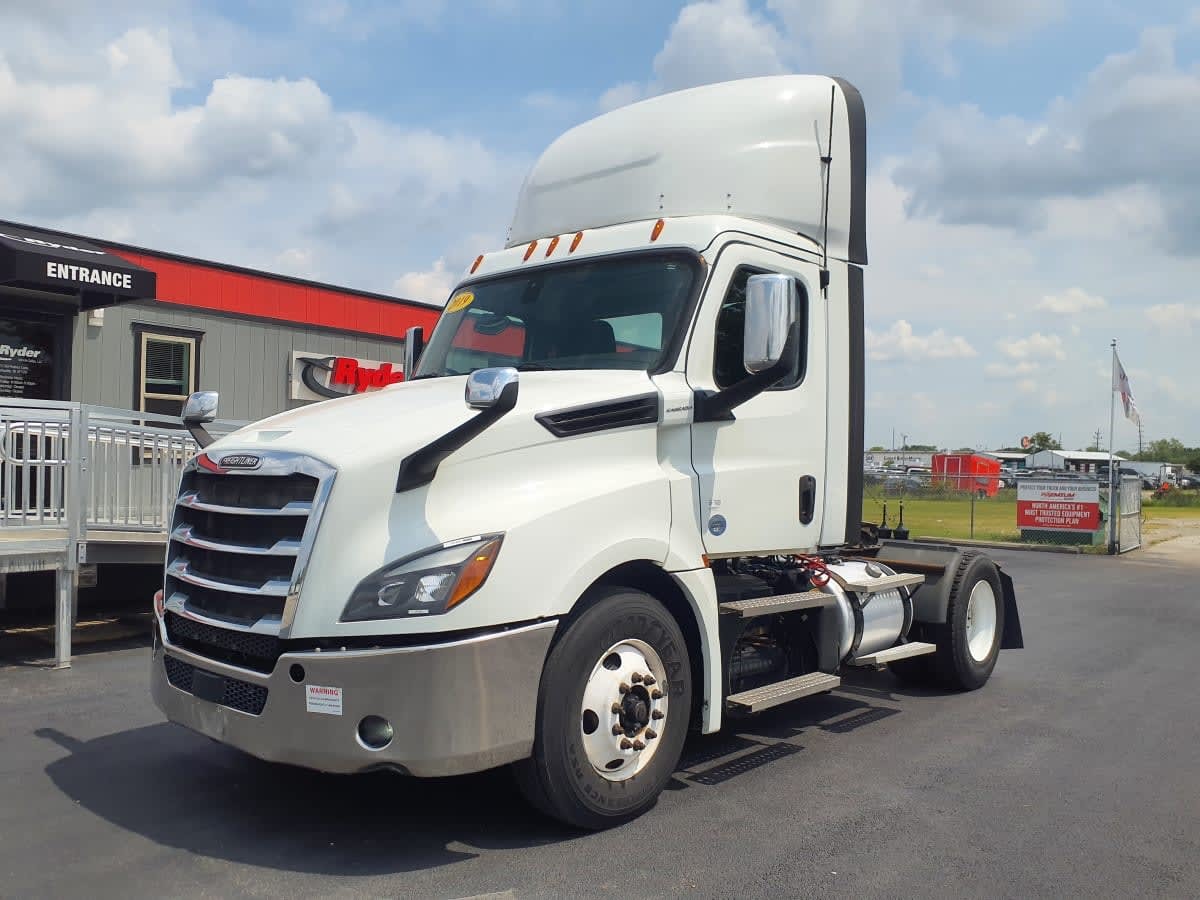 2019 FREIGHTLINER CASCADIA 126 in Clarksville, IN