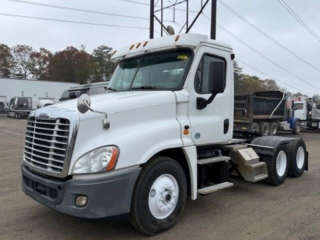 2016 FREIGHTLINER CASCADIA 125 in Seabrook, NH