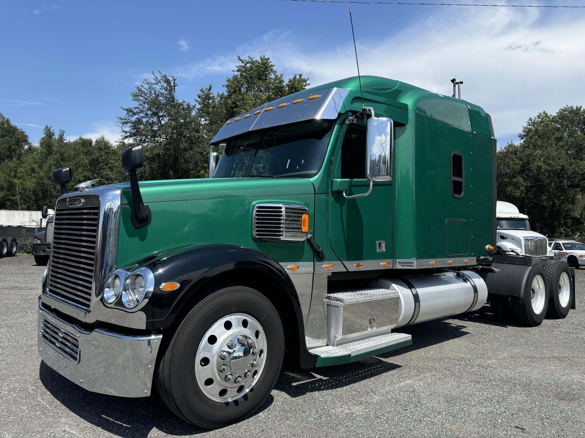 2015 FREIGHTLINER CORONADO 132 in Citra, FL