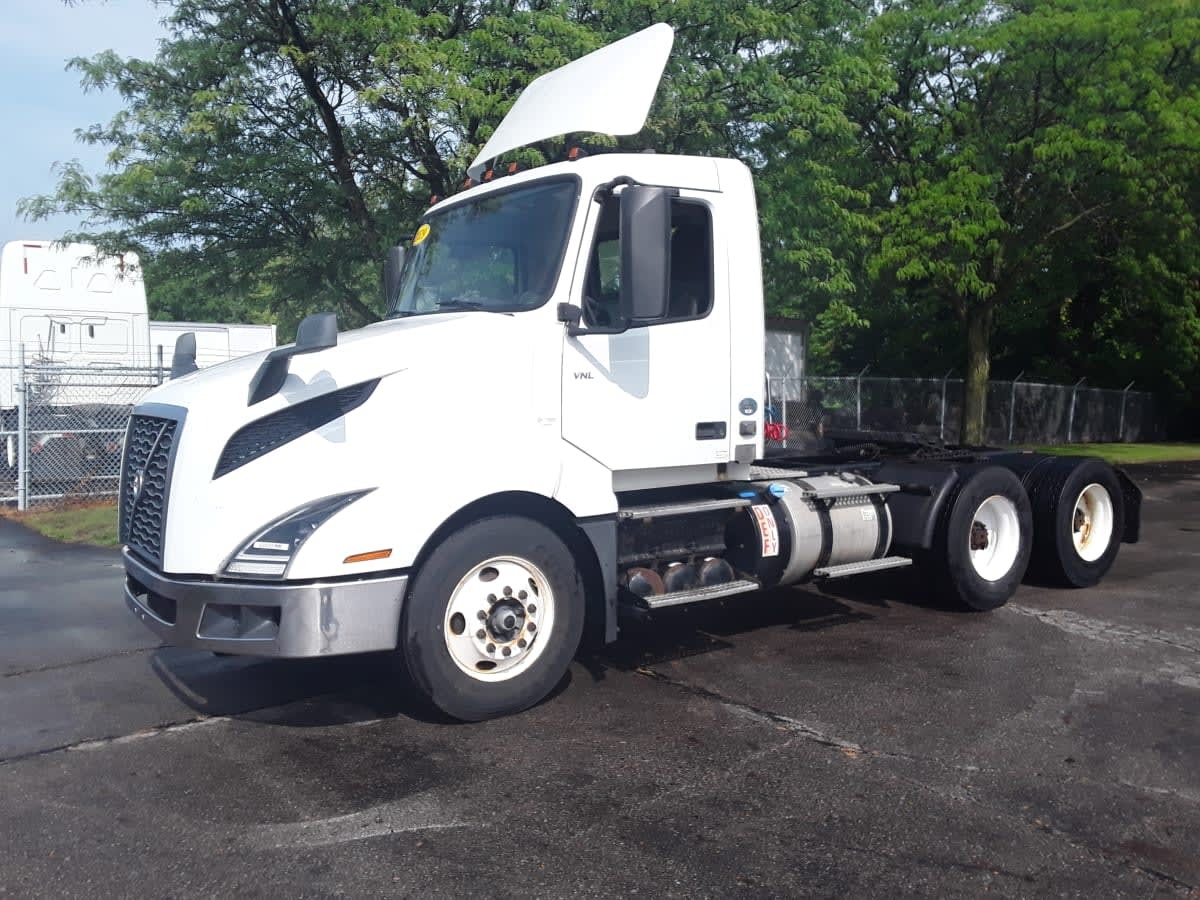 2019 VOLVO VNL64T-300 in Hilliard, OH